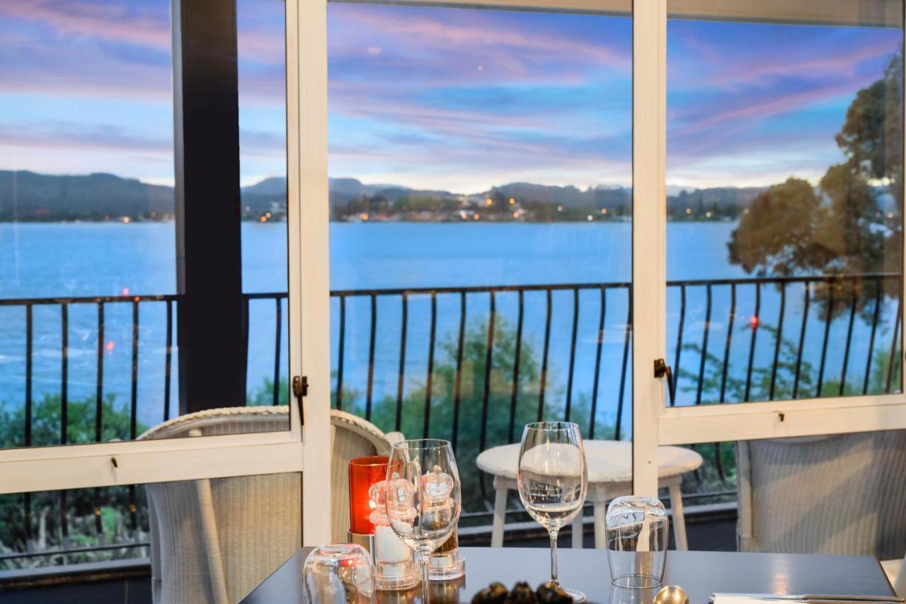 Black Swan Lakeside Boutique Hotel Роторуа Екстер'єр фото