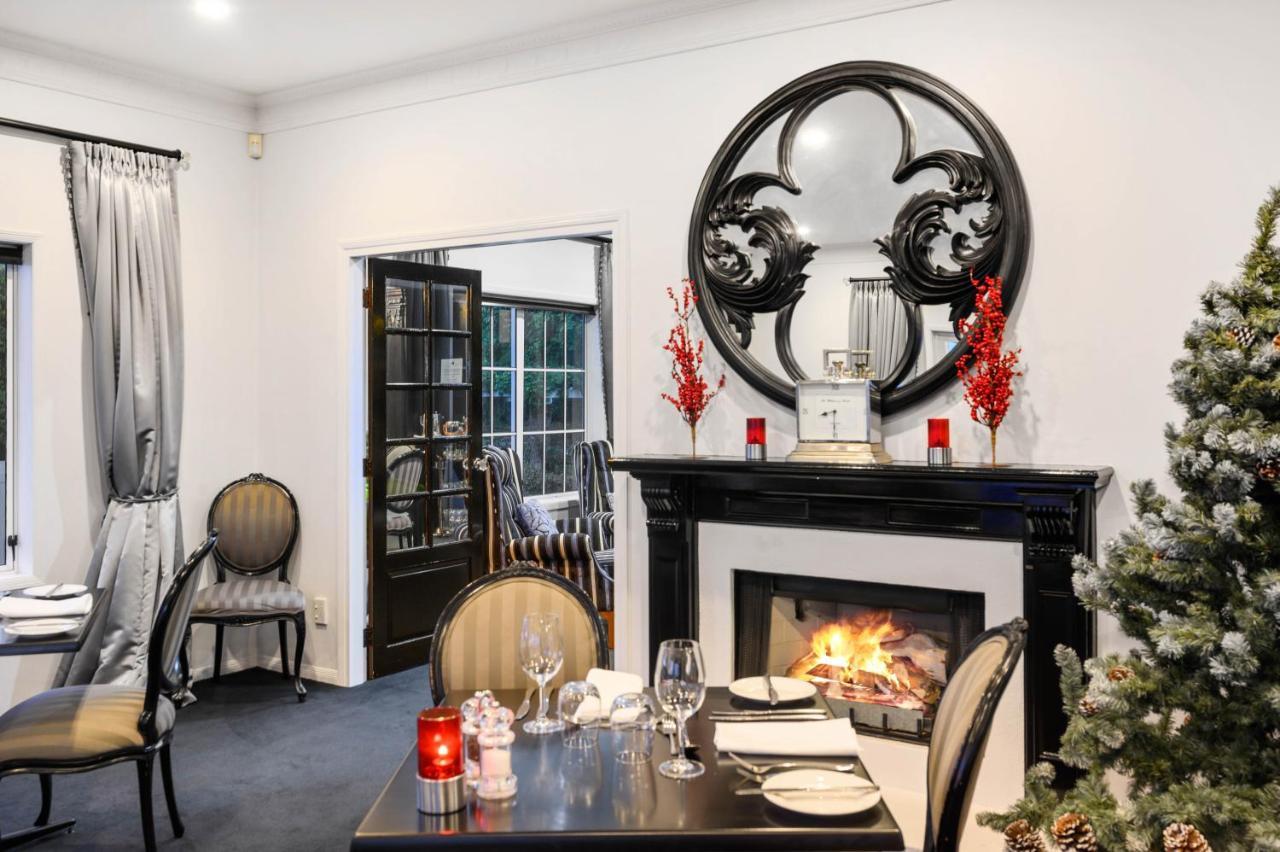 Black Swan Lakeside Boutique Hotel Роторуа Екстер'єр фото