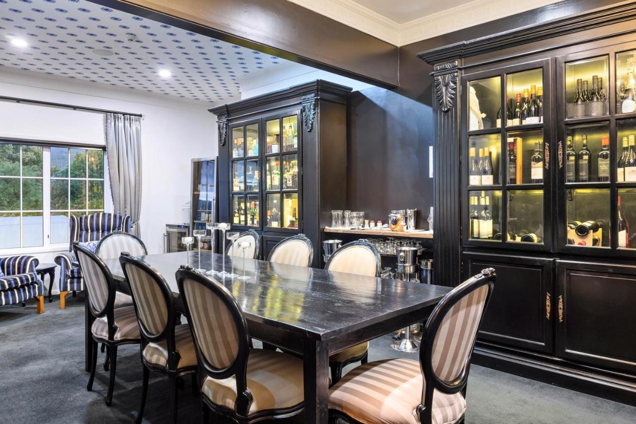 Black Swan Lakeside Boutique Hotel Роторуа Екстер'єр фото