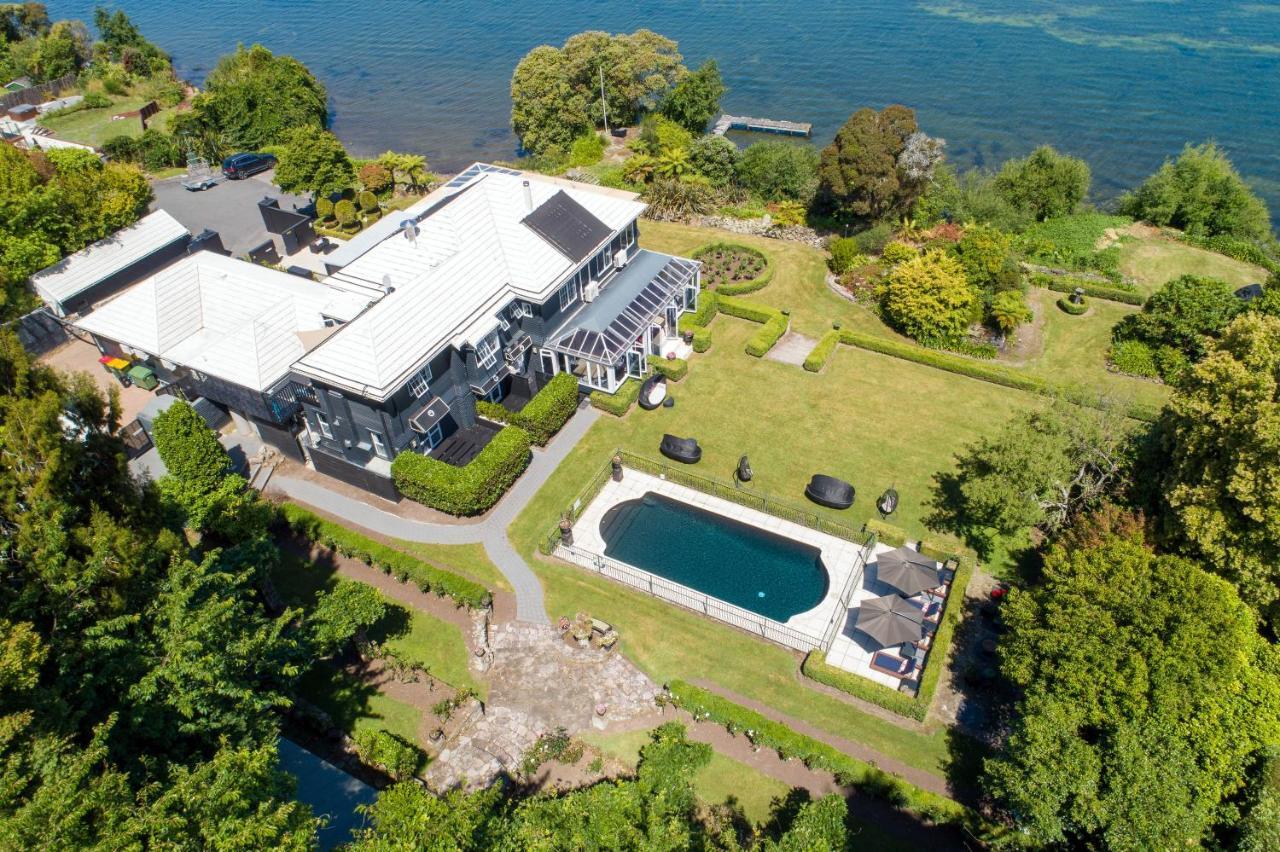 Black Swan Lakeside Boutique Hotel Роторуа Екстер'єр фото