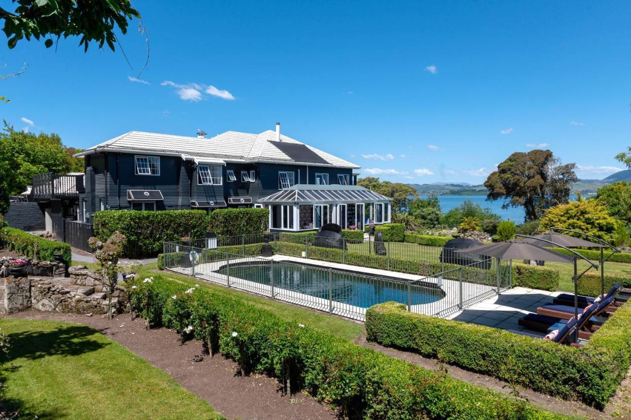 Black Swan Lakeside Boutique Hotel Роторуа Екстер'єр фото