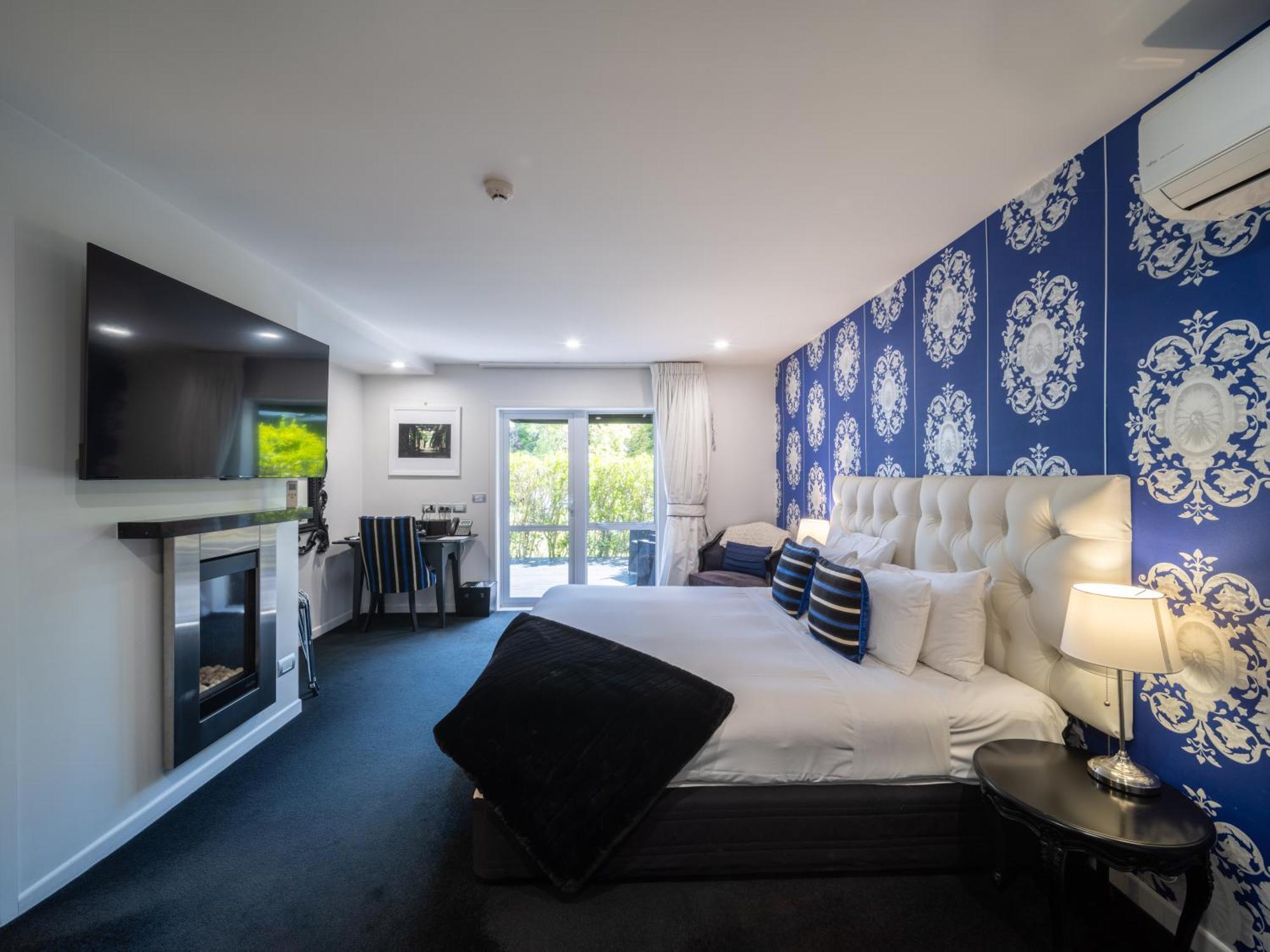 Black Swan Lakeside Boutique Hotel Роторуа Екстер'єр фото