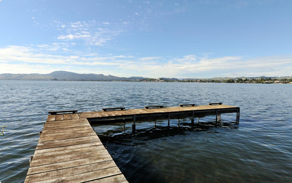 Black Swan Lakeside Boutique Hotel Роторуа Екстер'єр фото