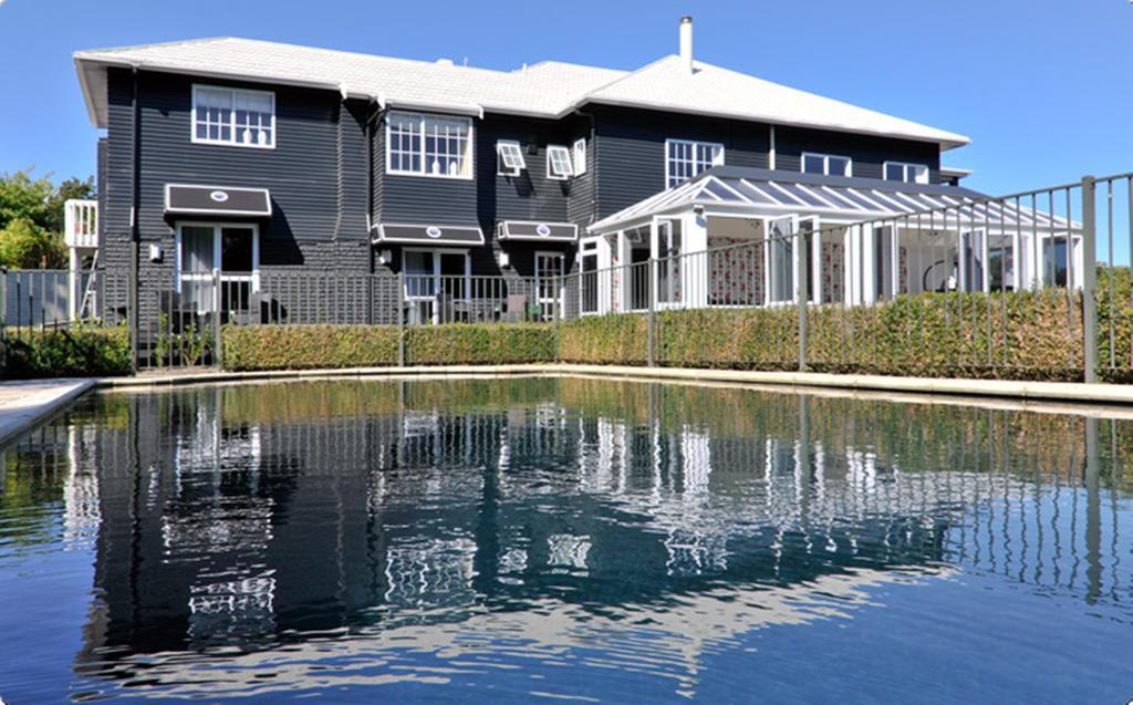 Black Swan Lakeside Boutique Hotel Роторуа Екстер'єр фото