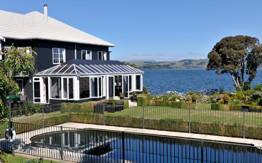 Black Swan Lakeside Boutique Hotel Роторуа Екстер'єр фото