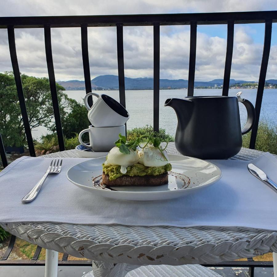 Black Swan Lakeside Boutique Hotel Роторуа Екстер'єр фото